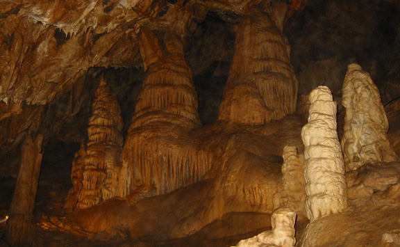 Giant limestone pillars and stalactites clutter Minnetonka Cave.